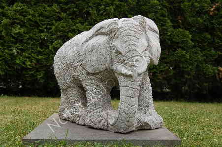 Granit Elefant als Symbol für Glück in der Liebe